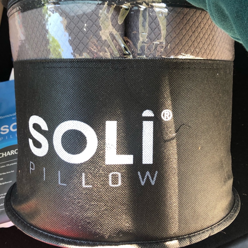 SOLI Pillow with accessories (extra cover) New in Box
